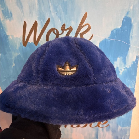 Adidas Originals SPRT Faux Fur Bucket Hat unisex worn only a couple of times. - Picture 6 of 10